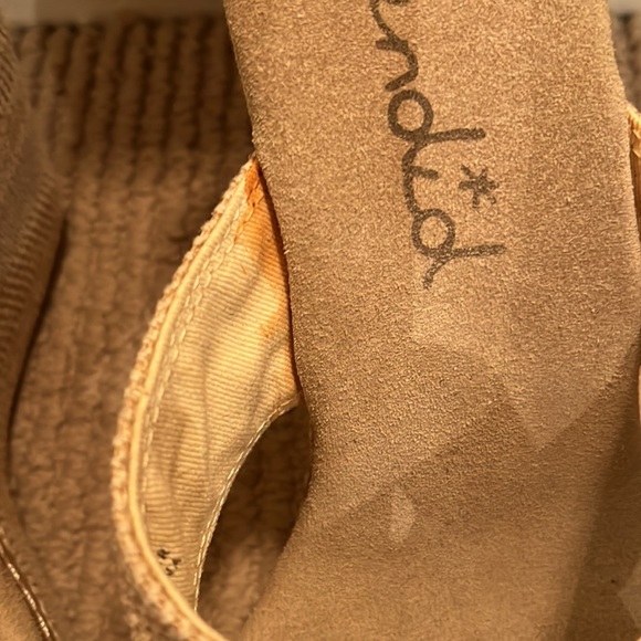 Splendid creme sandals. Size 8. Gently worn. - Picture 2 of 7